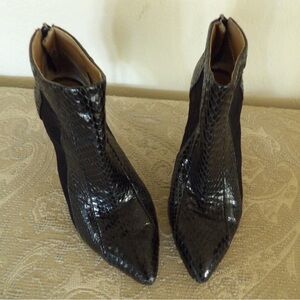 Pointed Toe Black Snake-Texture Ankle Boots